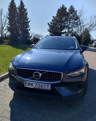 Volvo V60 Cross Country cena 149700 przebieg: 26000, rok produkcji 2021 z Margonin małe 277